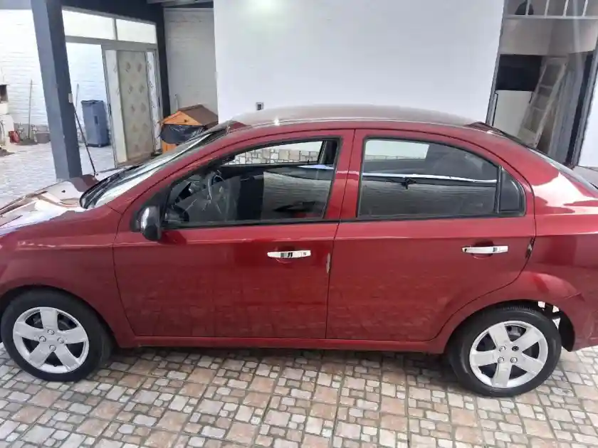 Chevrolet Aveo  2011 - foto 2