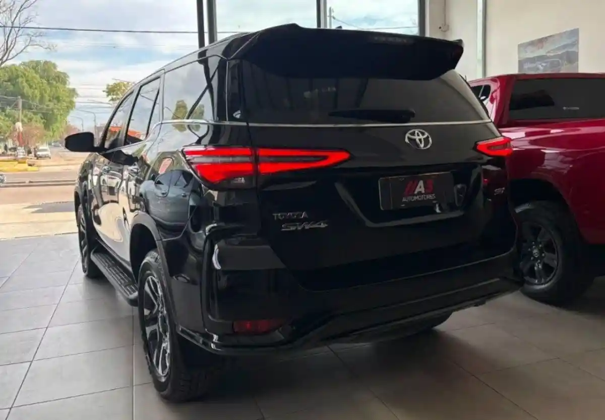 Toyota Hilux Sw4  2025 - foto 3