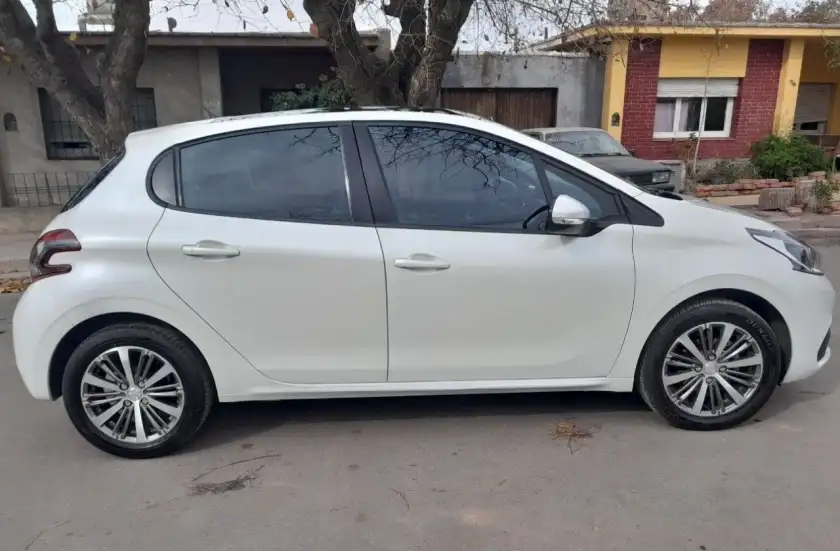 Peugeot 208  2019 - foto 2