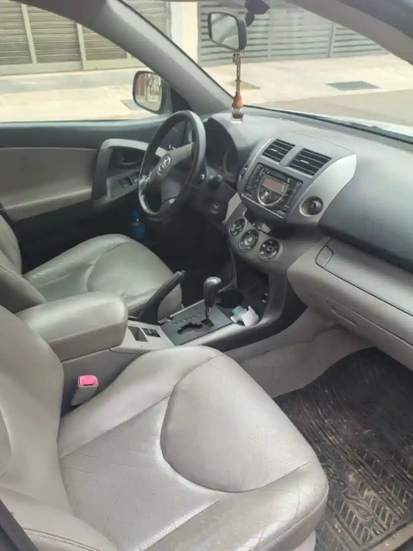 Toyota Rav4  2011 - foto 4