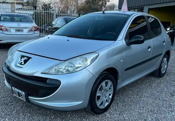 Peugeot 207 2010 - foto 1
