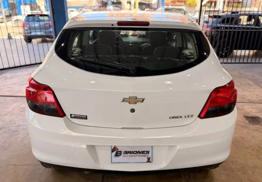 Chevrolet Onix  2015 - foto 5