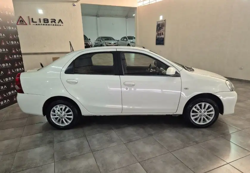 Toyota Etios  2014 - foto 4