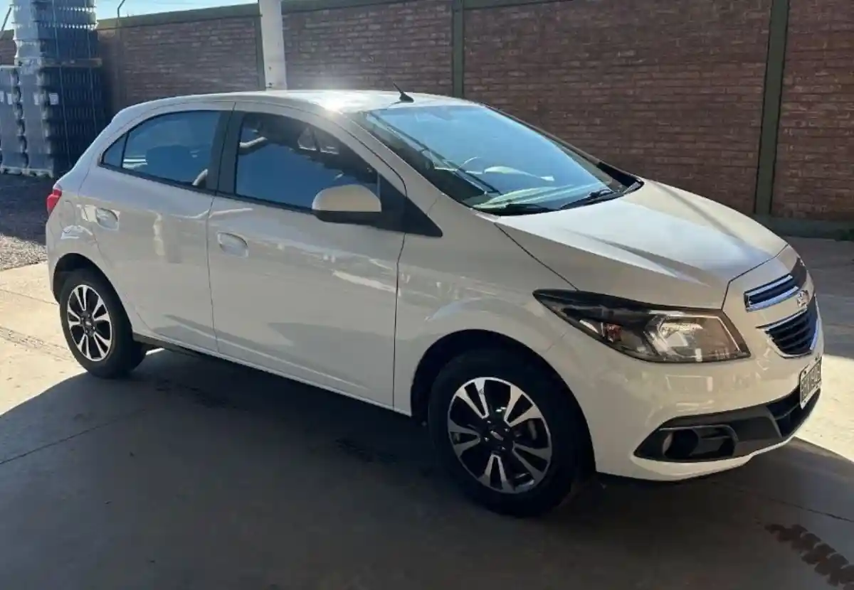 Chevrolet Onix  2015 - foto 2