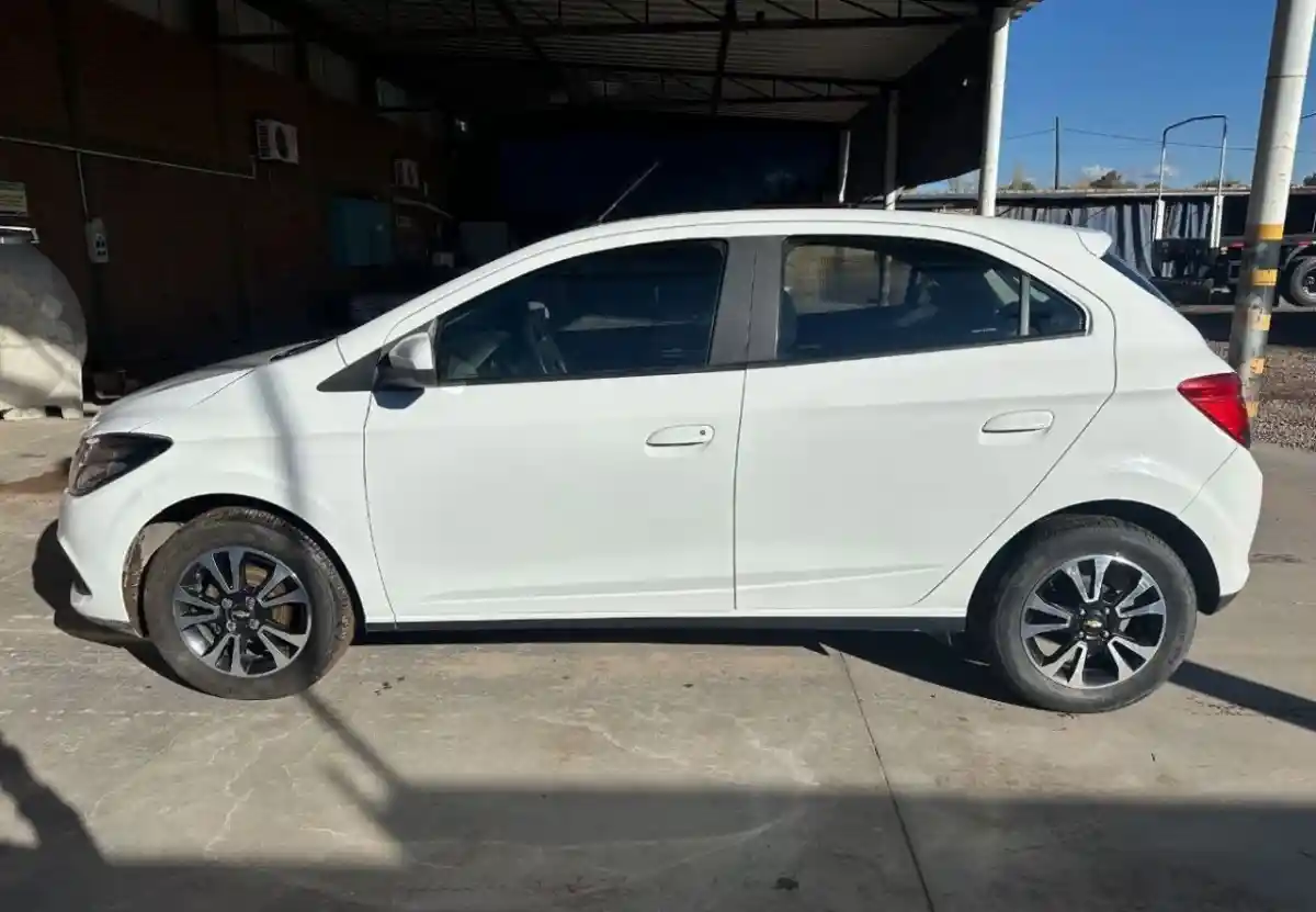 Chevrolet Onix  2015 - foto 3