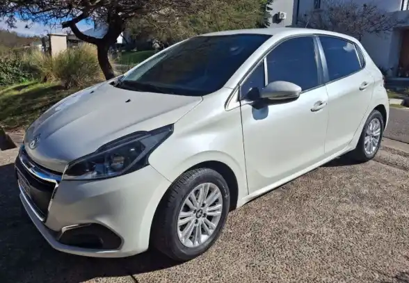 Peugeot 208  2018 - foto 1