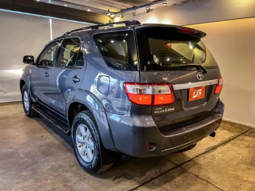 Toyota Hilux Sw4  2011 - foto 4
