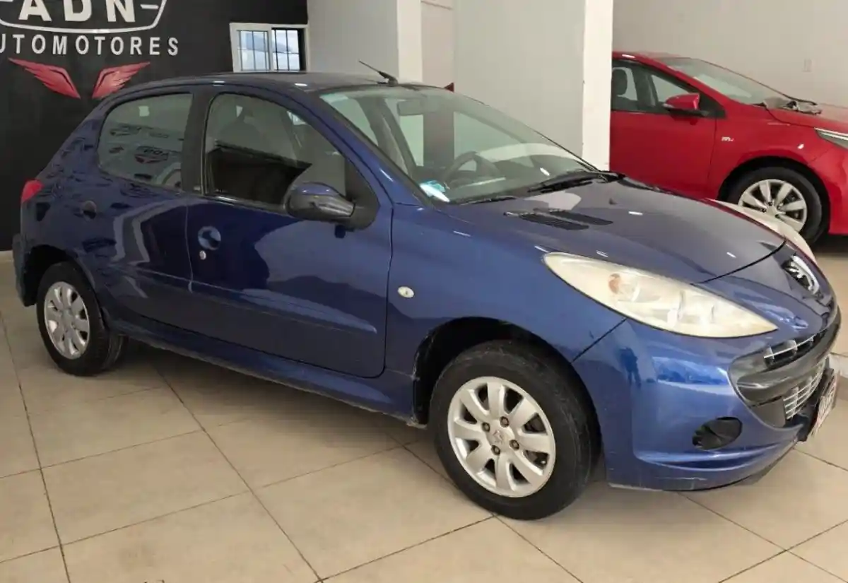Peugeot 207  2010 - foto 2