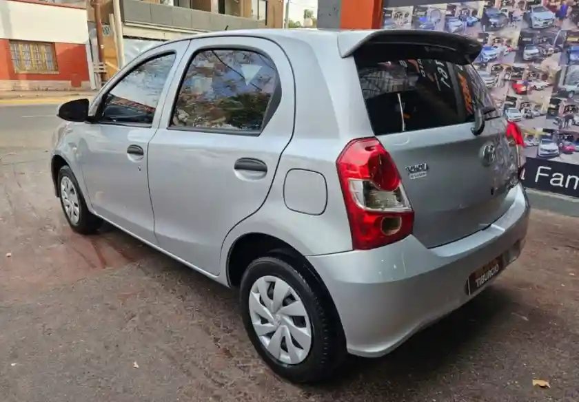 Toyota Etios  2023 - foto 3