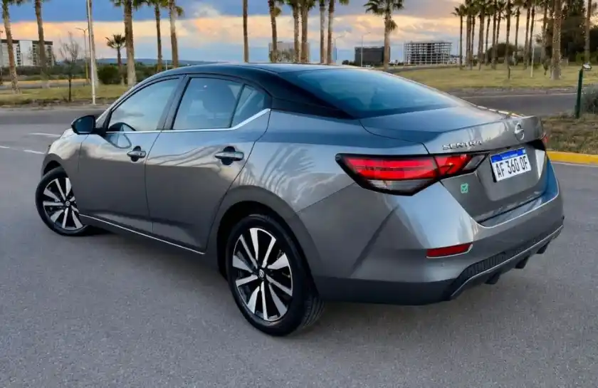 Nissan Sentra  2022 - foto 2