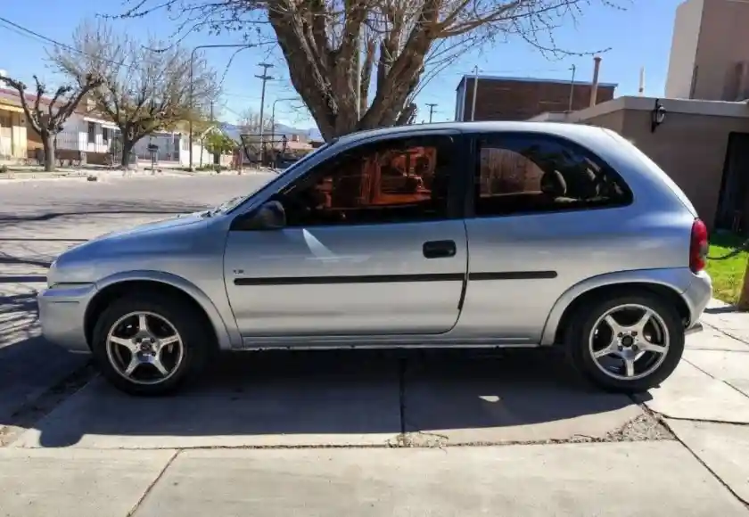 Chevrolet Corsa  2010 - foto 3