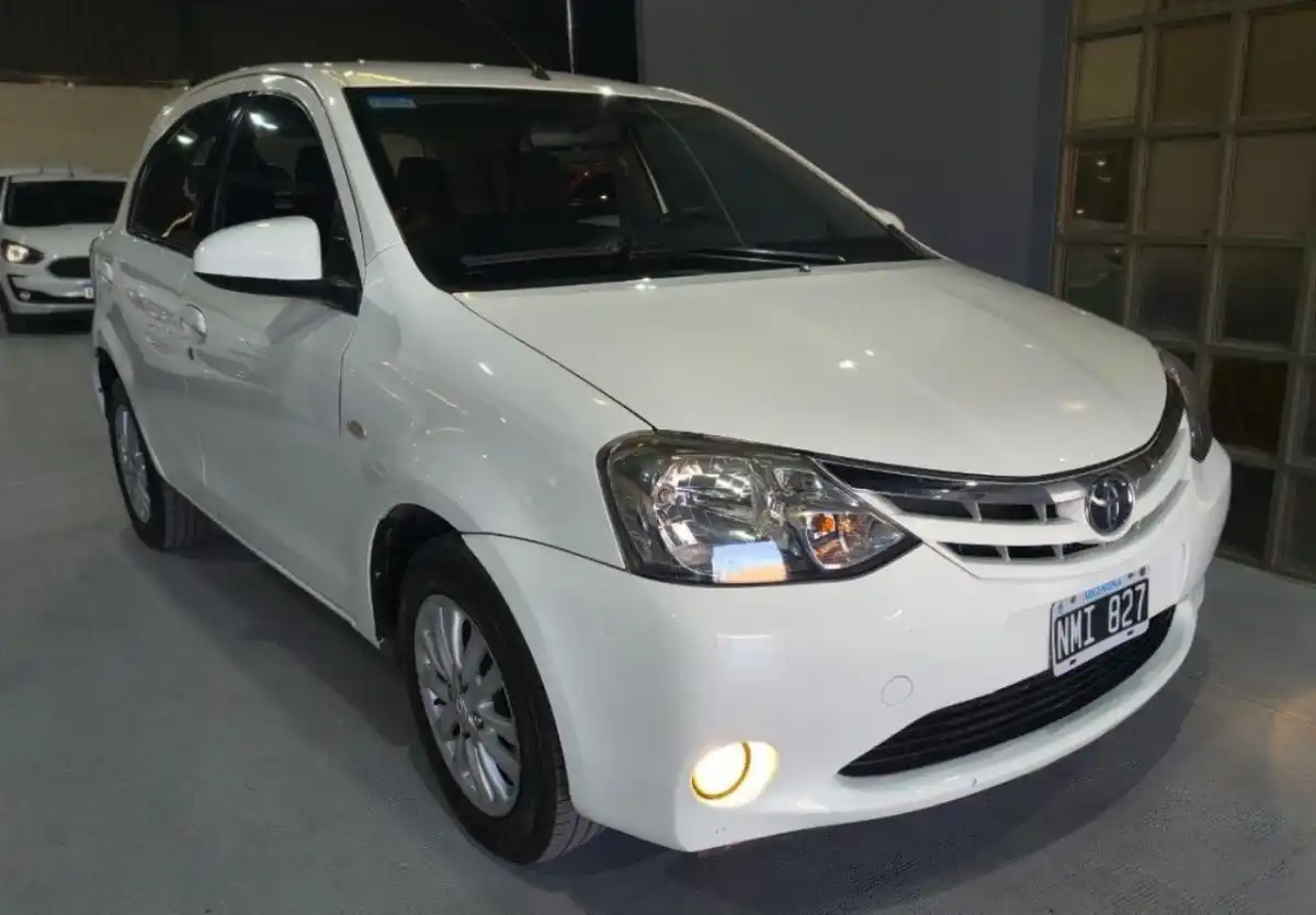 Toyota Etios  2014 - foto 1