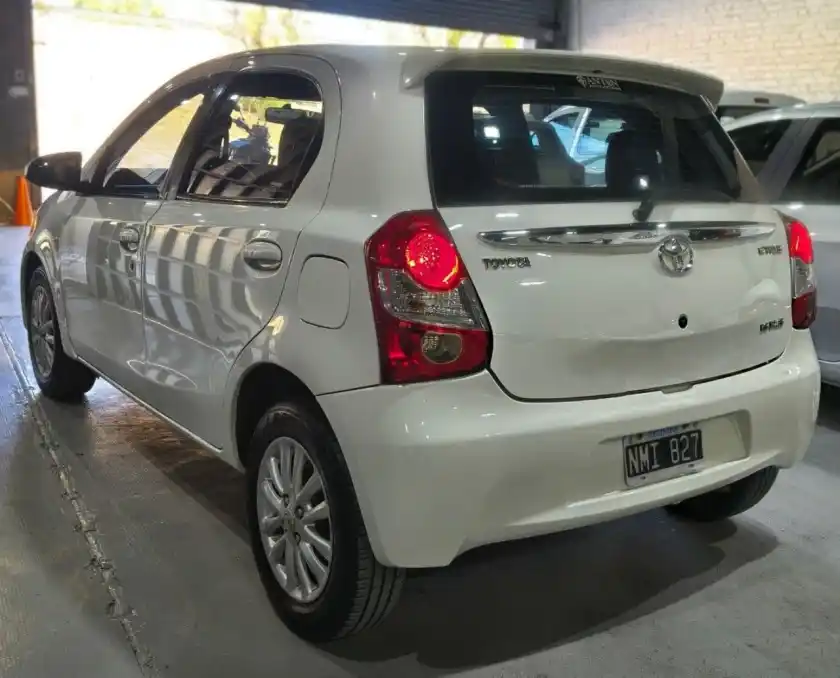 Toyota Etios  2014 - foto 2