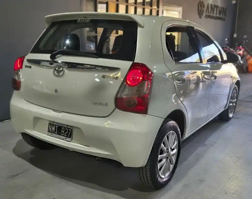 Toyota Etios  2014 - foto 3