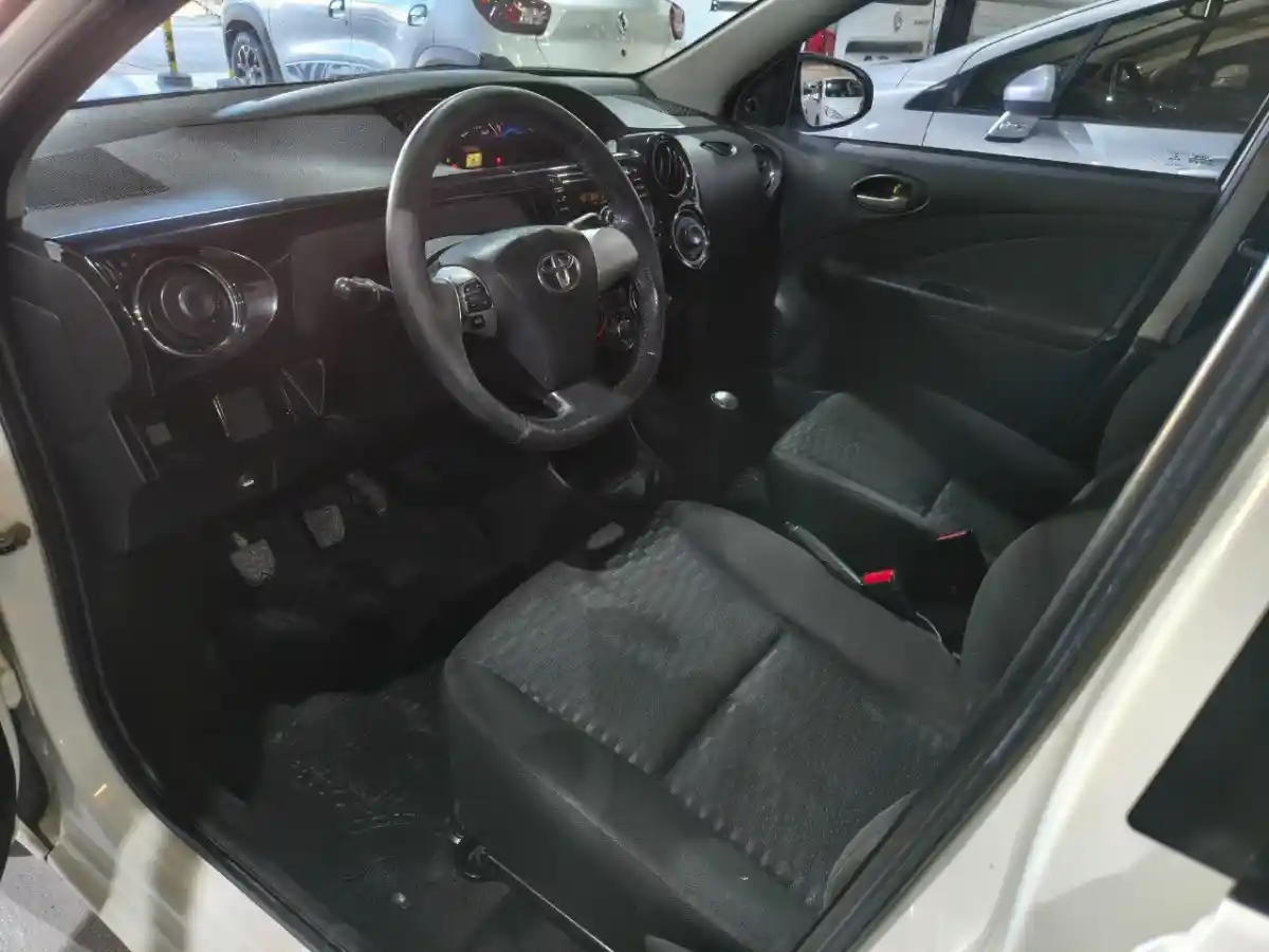 Toyota Etios  2014 - foto 4