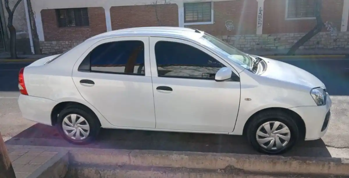 Toyota Etios  2022 - foto 2