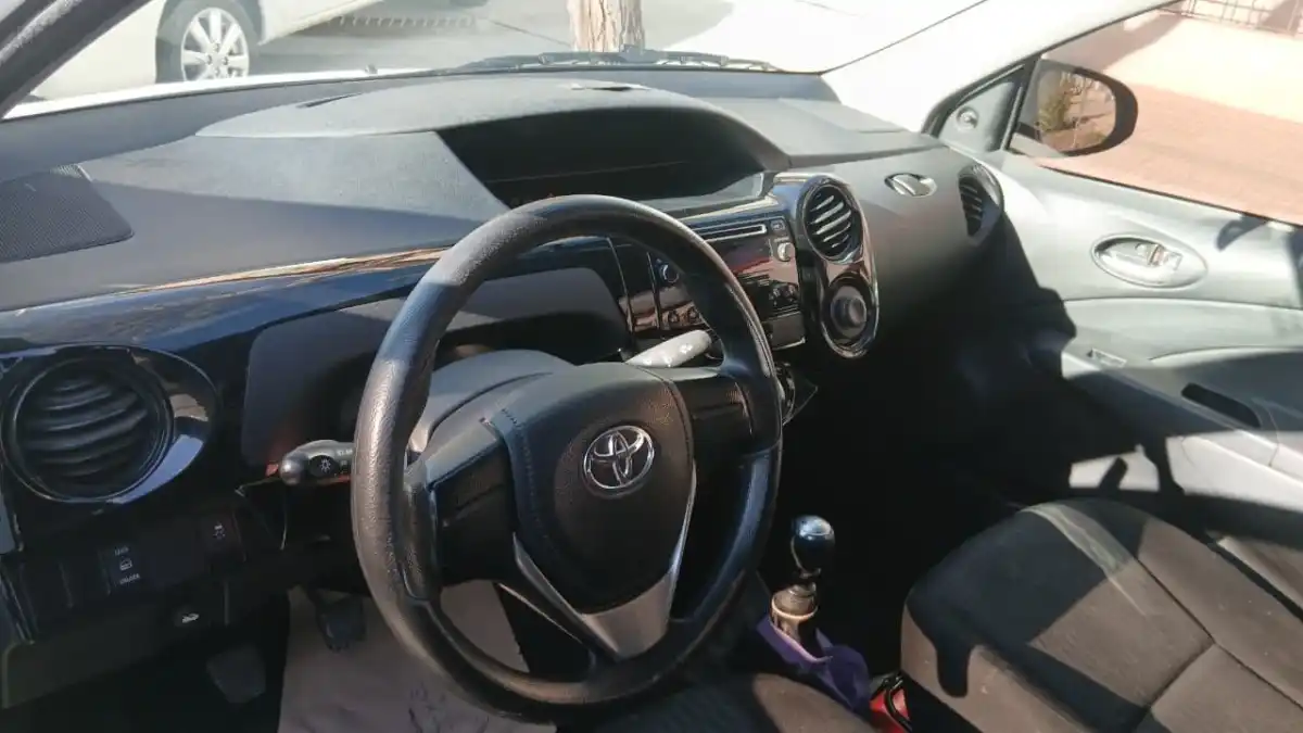 Toyota Etios  2022 - foto 4