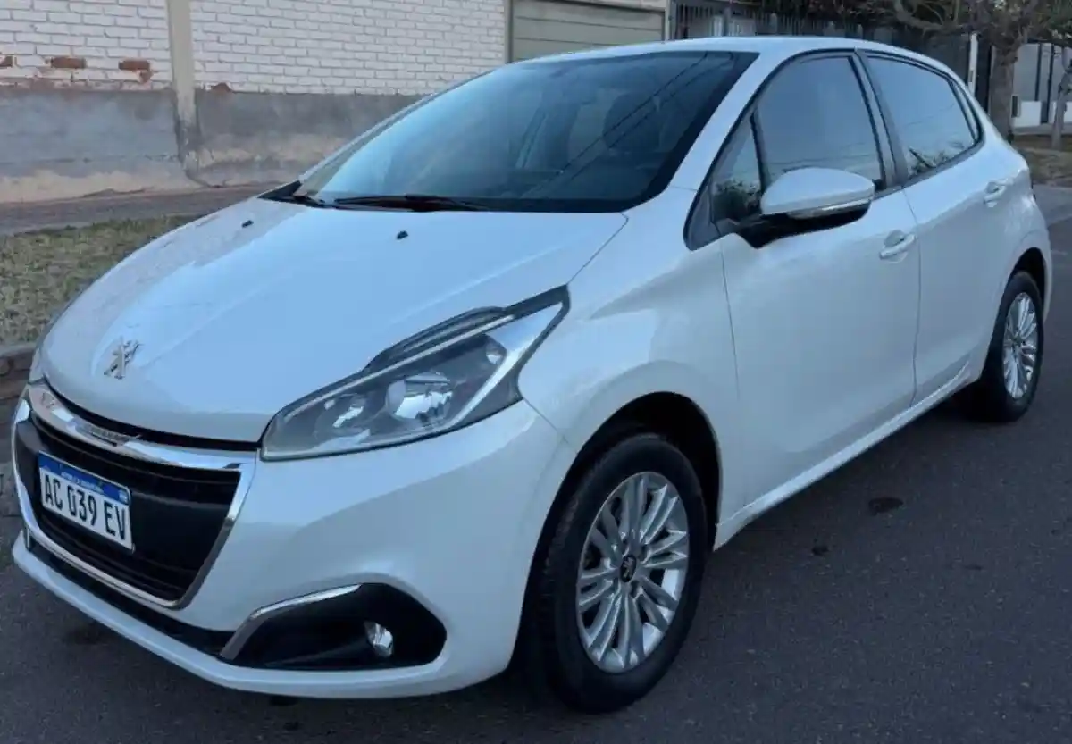 Peugeot 208 2017 - foto 1