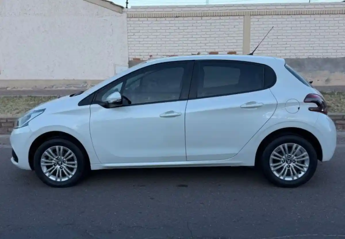 Peugeot 208  2017 - foto 2