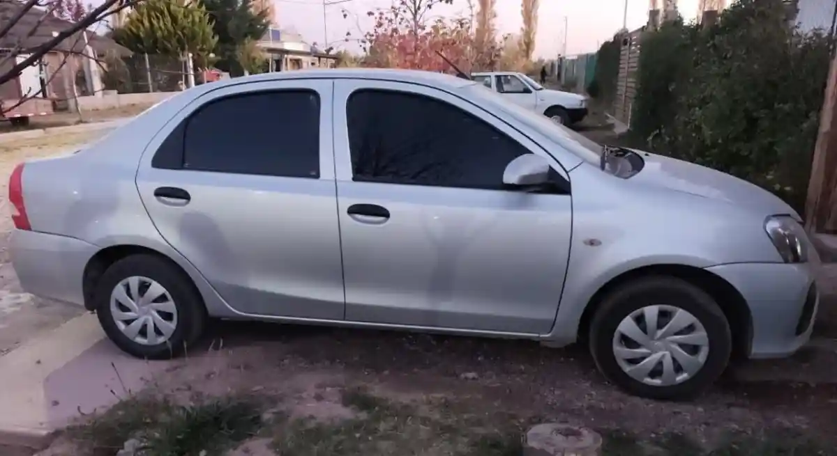 Toyota Etios  2021 - foto 2