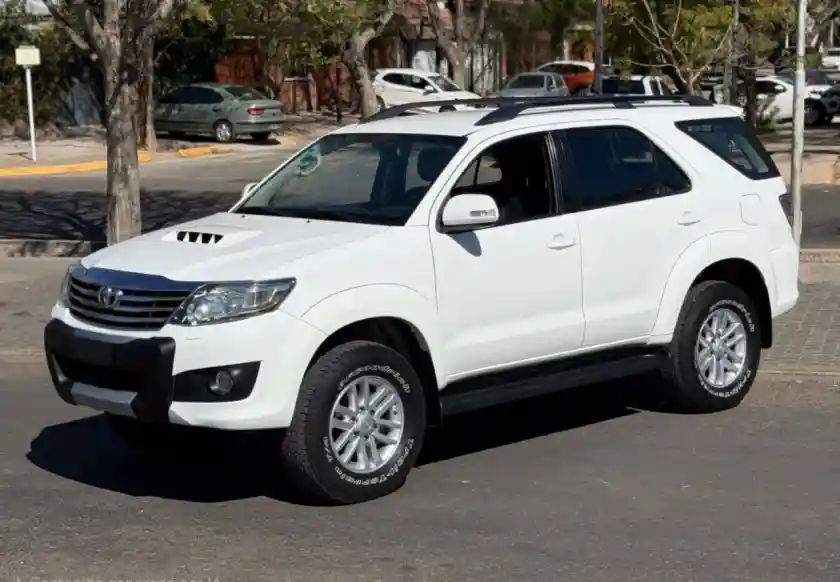 Toyota Hilux SW4 2014 - foto 1