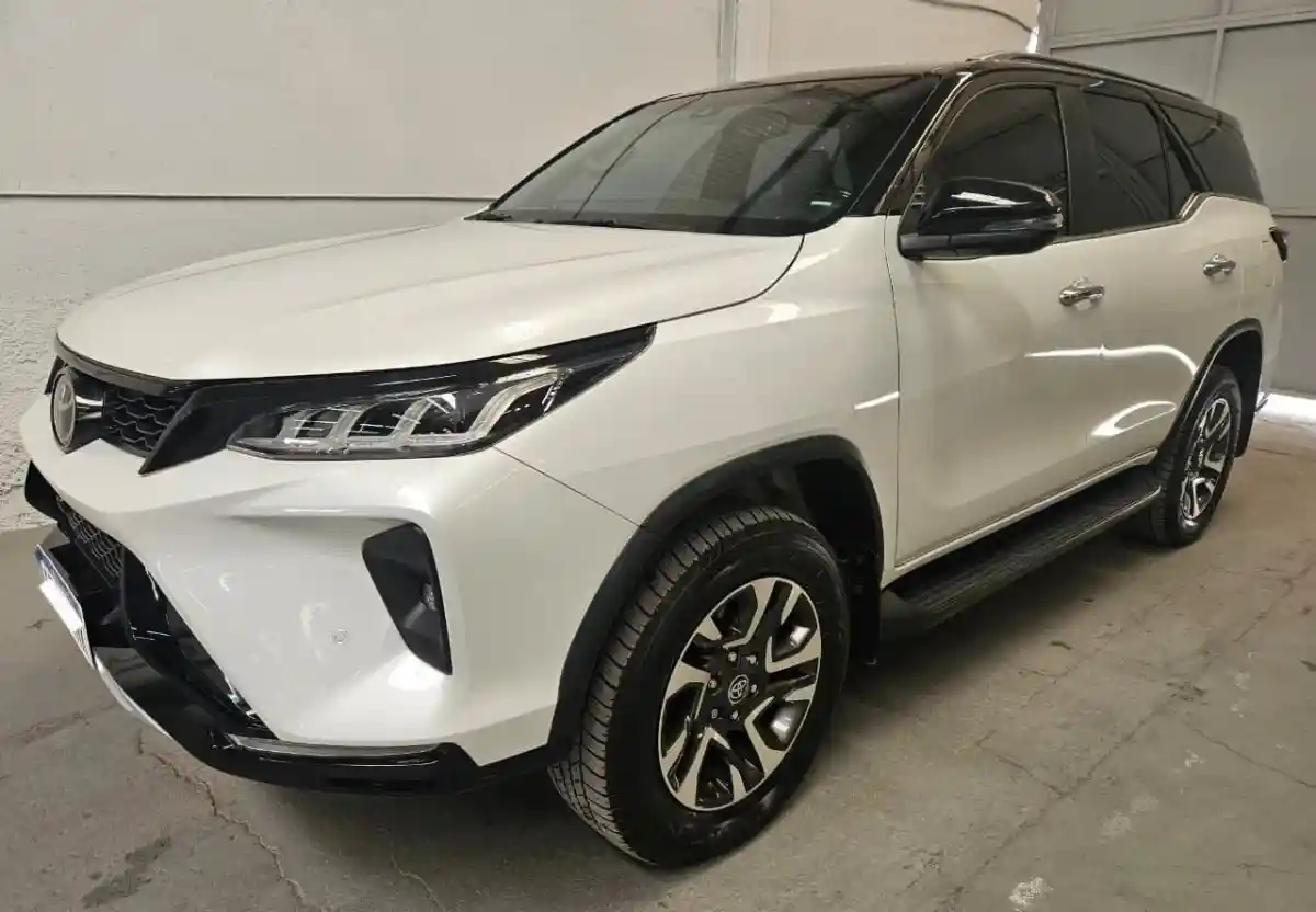Toyota Hilux Sw4  2023 - foto 1