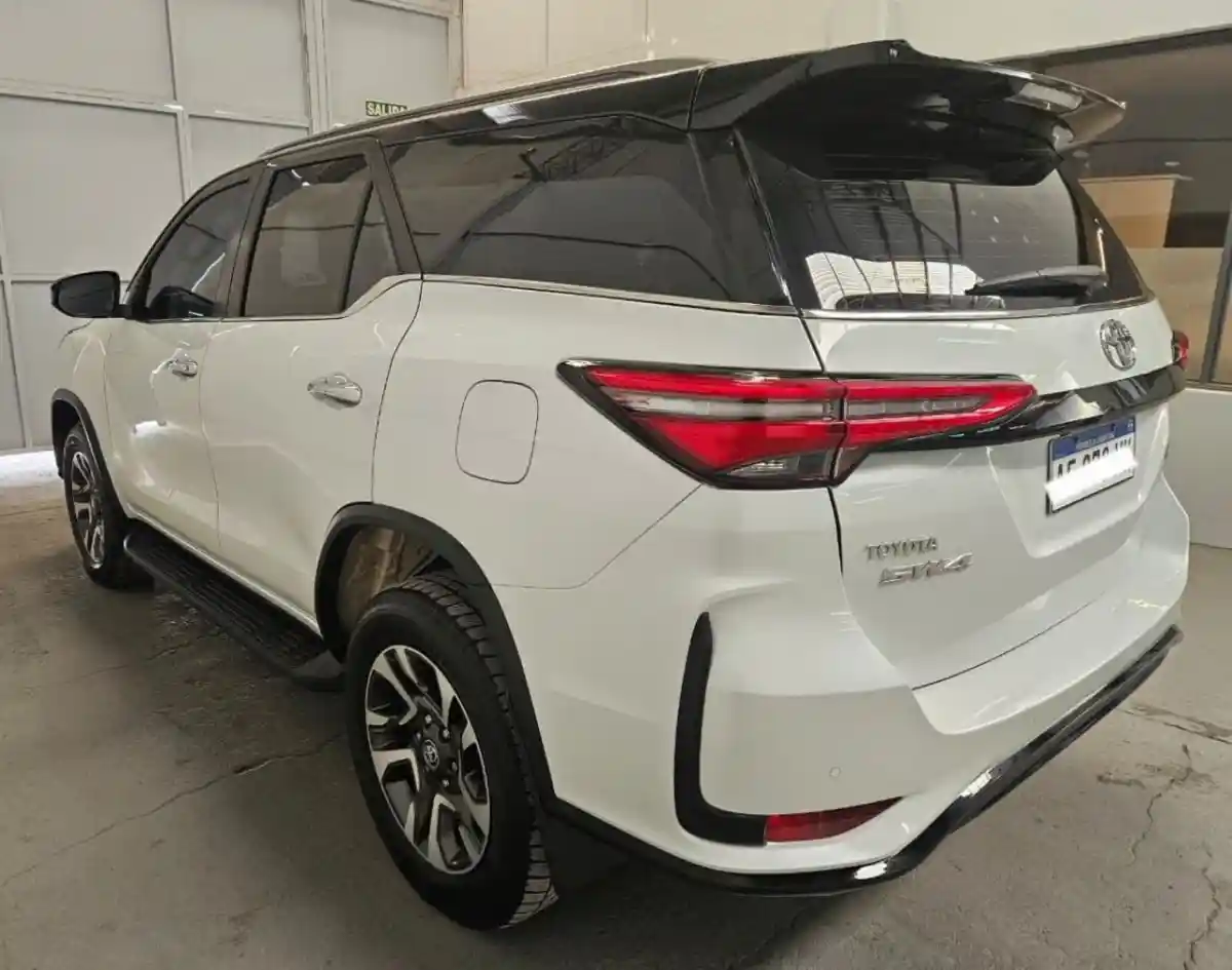 Toyota Hilux Sw4  2023 - foto 4