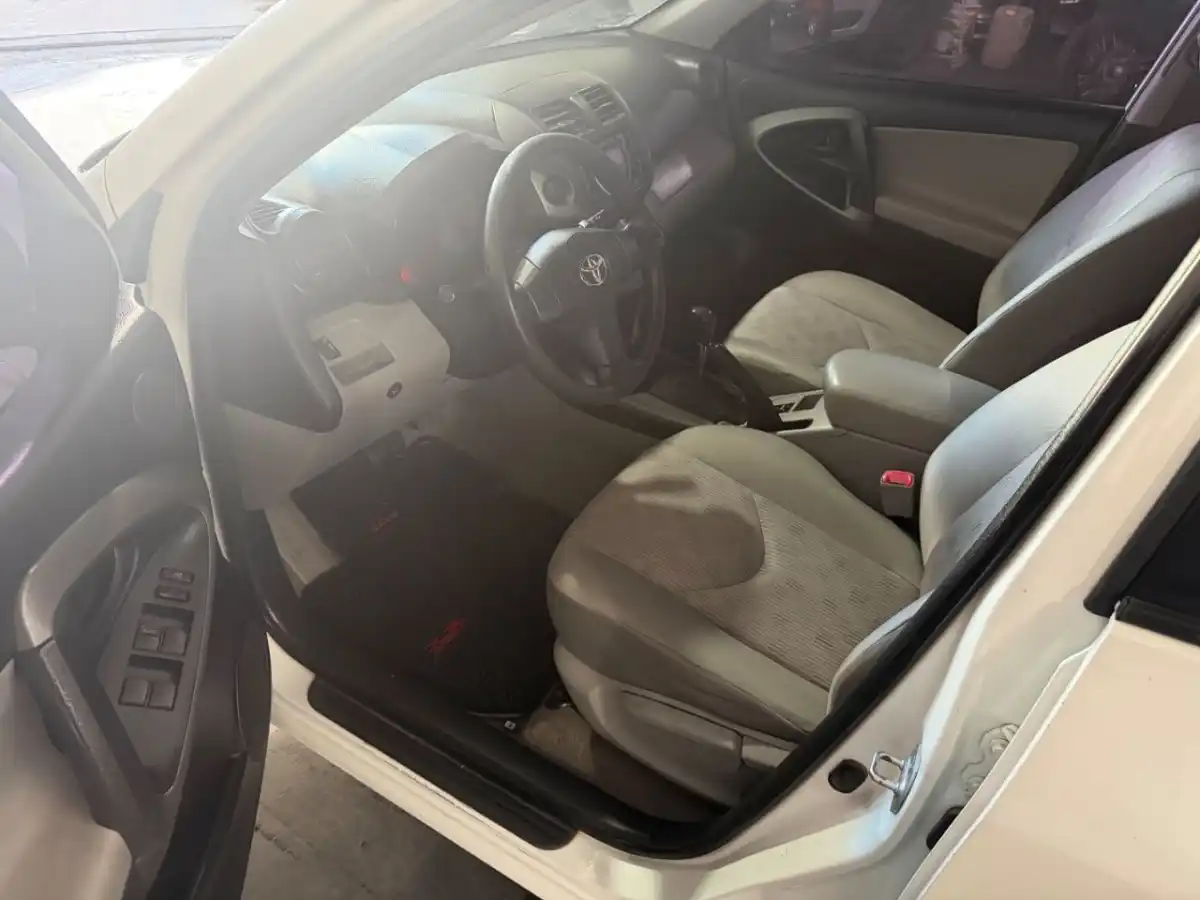 Toyota Rav4  2012 - foto 4