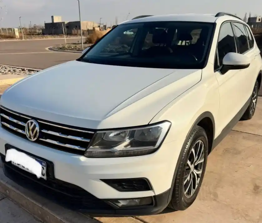 Volkswagen Tiguan 2018 - foto 1