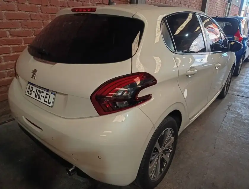 Peugeot 208  2017 - foto 2