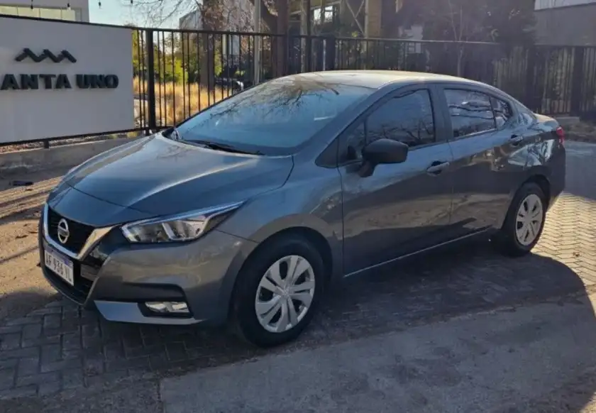 Nissan Versa 2022 - foto 1
