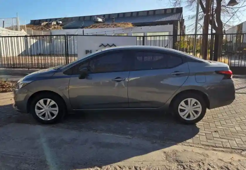 Nissan Versa  2022 - foto 3