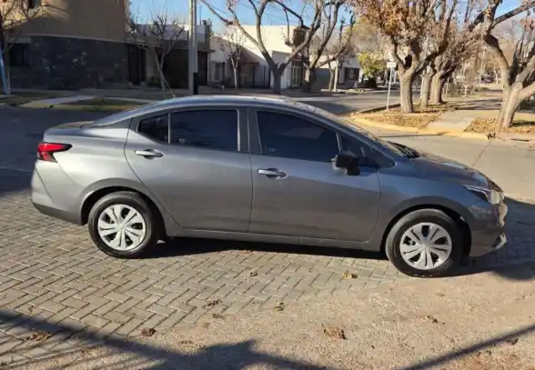 Nissan Versa  2022 - foto 4
