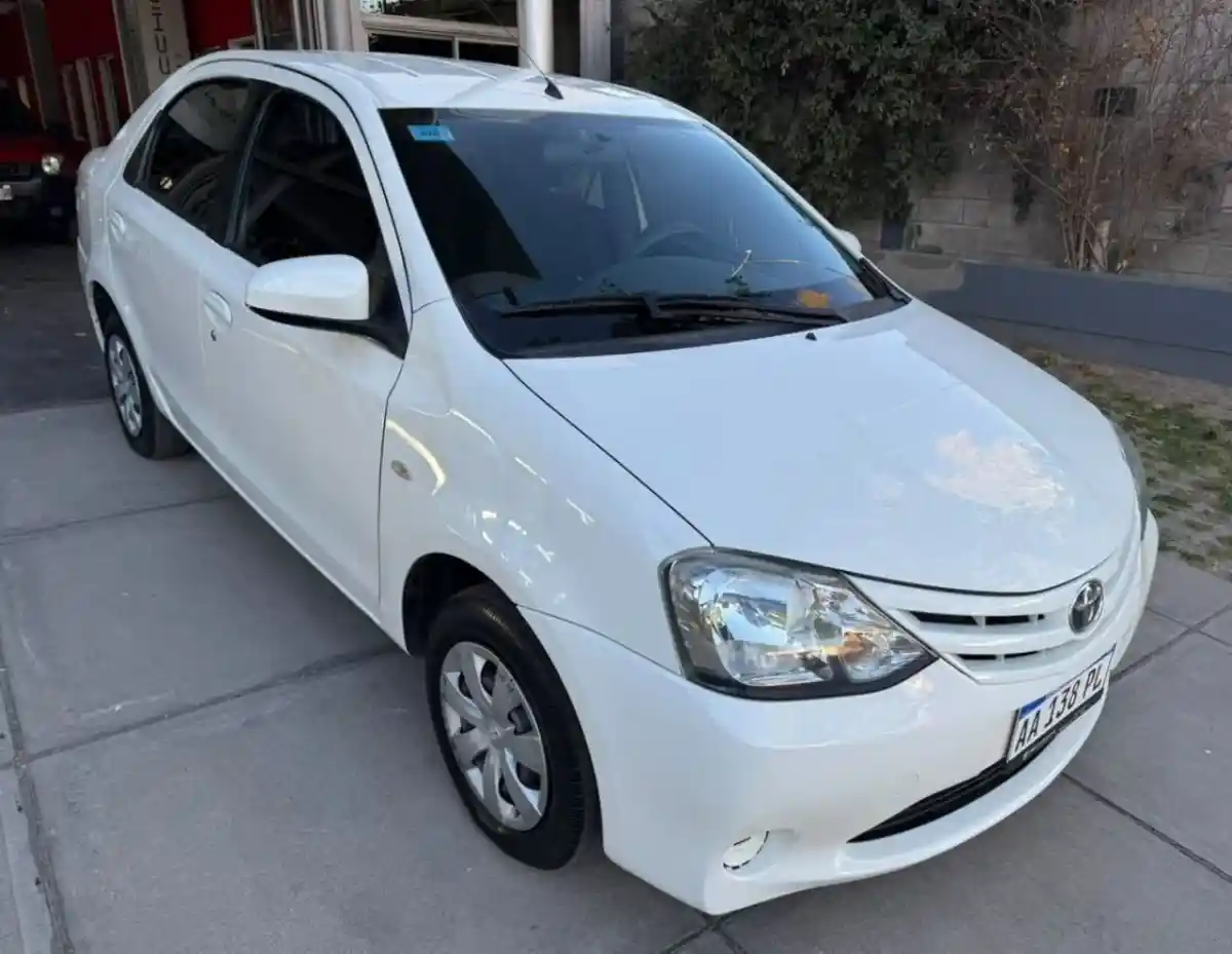 Toyota Etios  2016 - foto 3