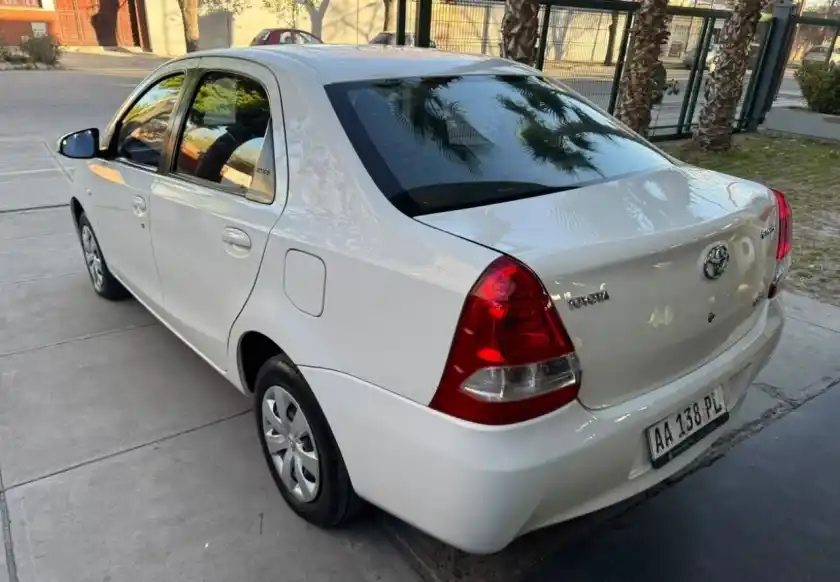 Toyota Etios  2016 - foto 4