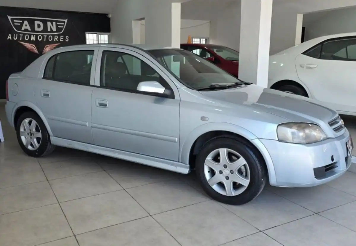 Chevrolet Astra  2010 - foto 2