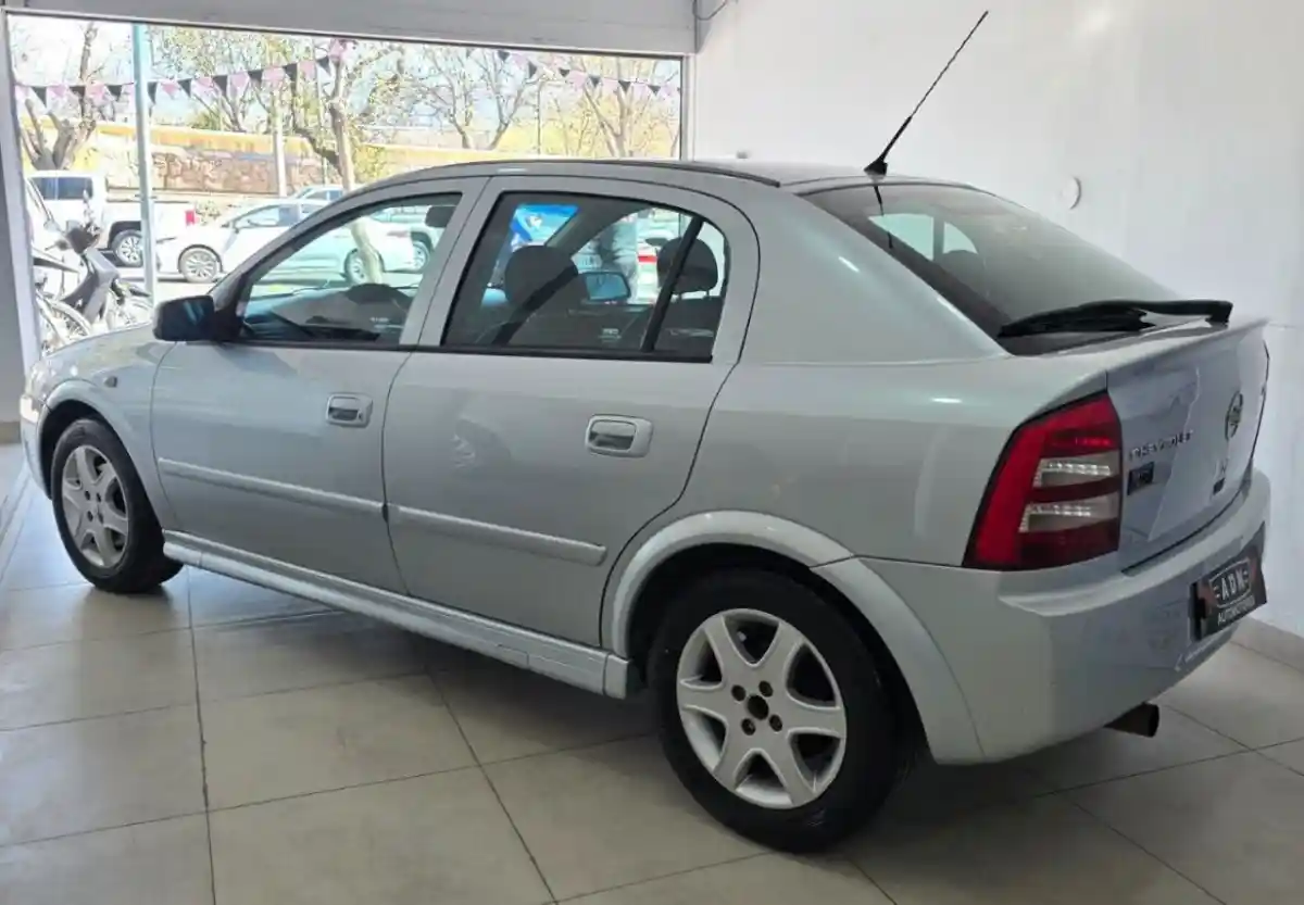 Chevrolet Astra  2010 - foto 3