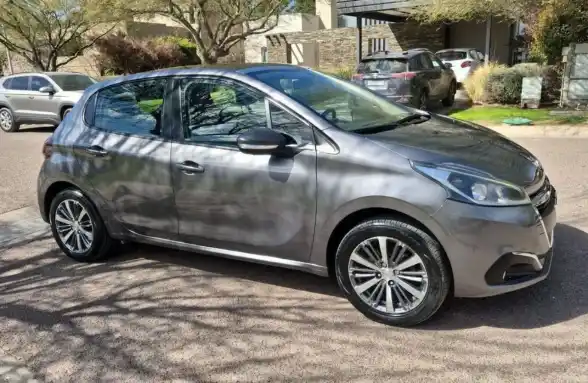 Peugeot 208  2017 - foto 2