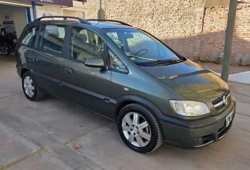 Chevrolet Zafira  2010 - foto 2