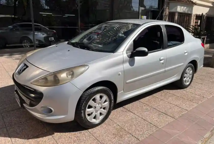 Peugeot 207  2010 - foto 1