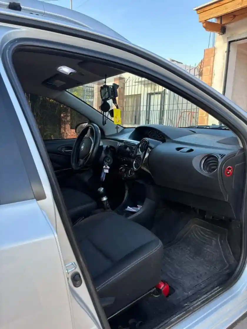 Toyota Etios  2016 - foto 3