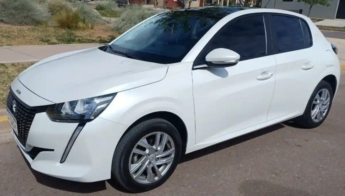 Peugeot 208  2022 - foto 1