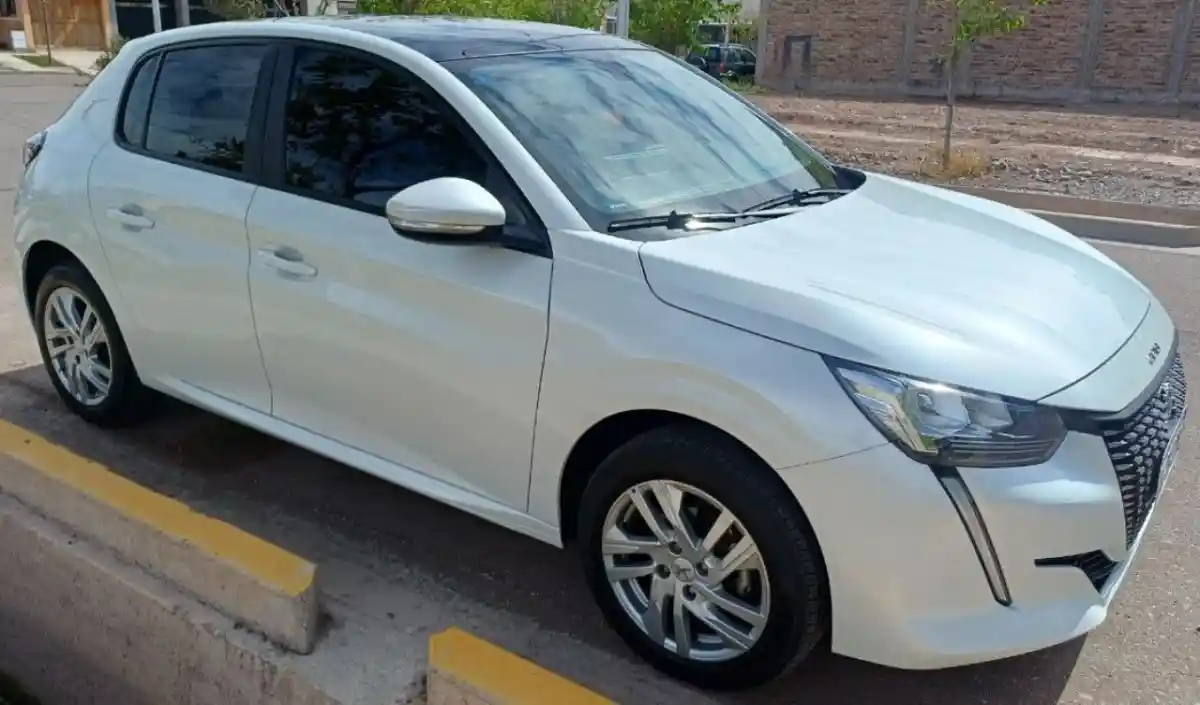 Peugeot 208  2022 - foto 2