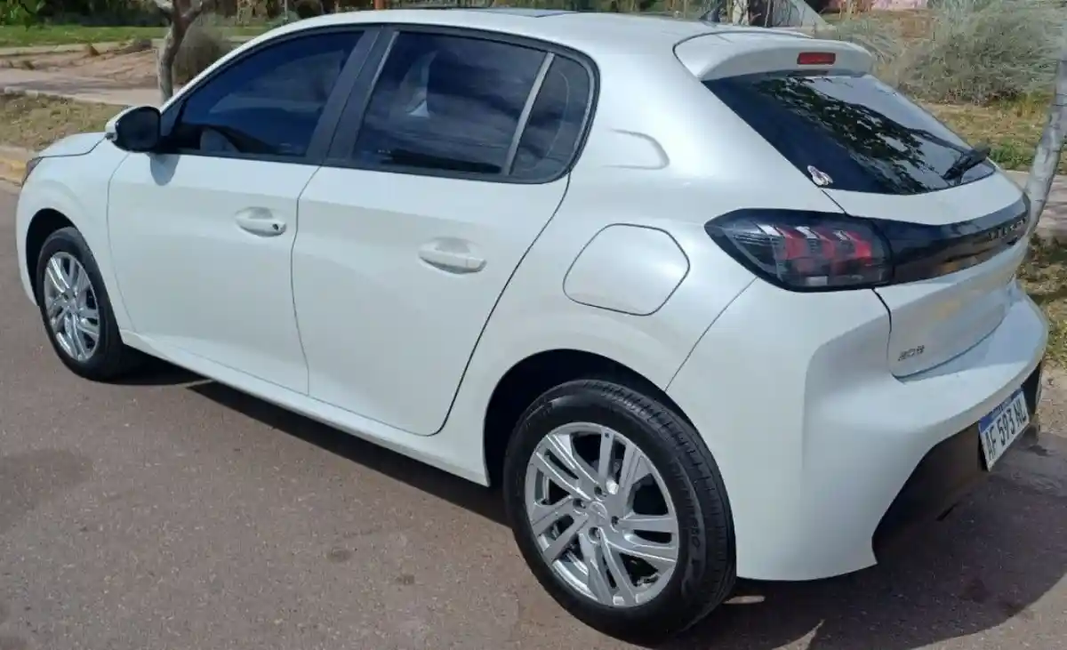 Peugeot 208  2022 - foto 3