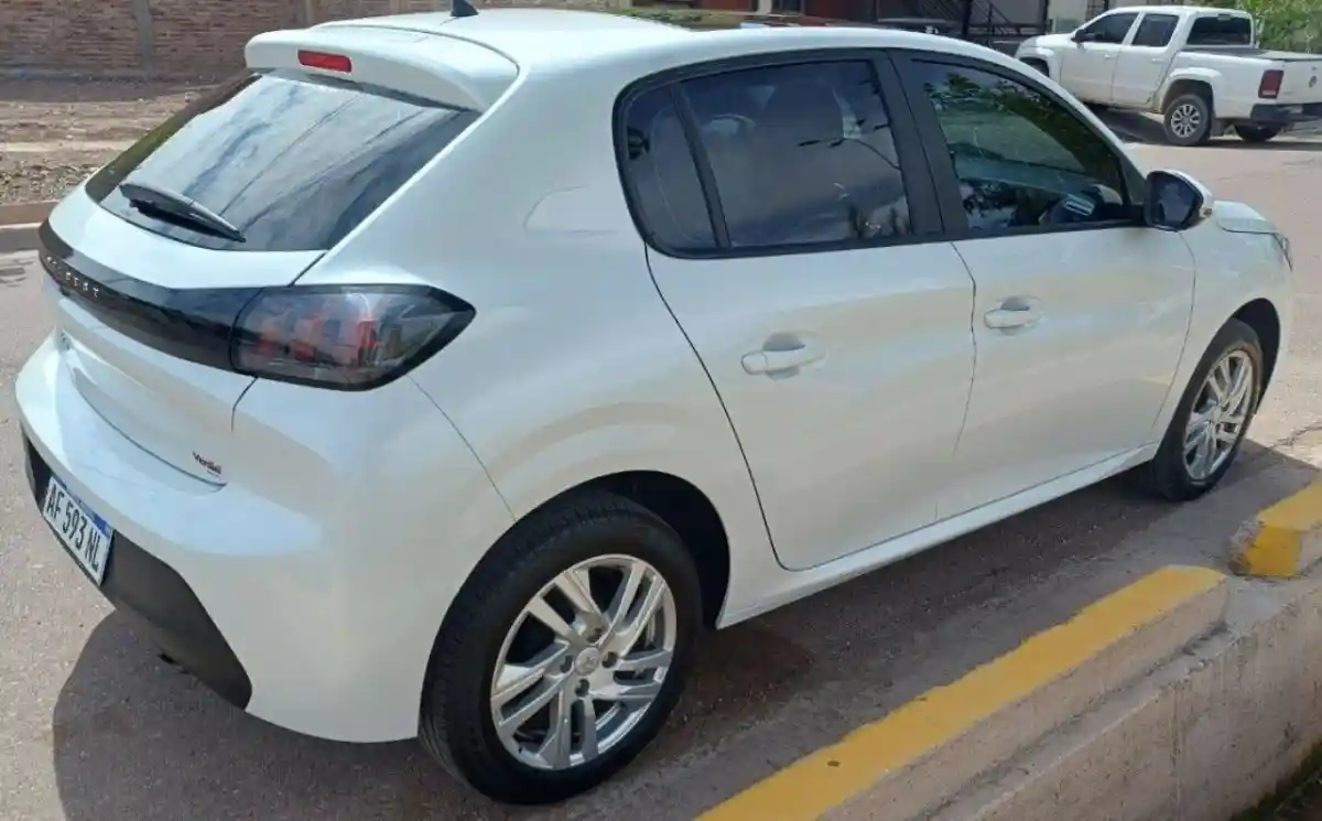 Peugeot 208  2022 - foto 4