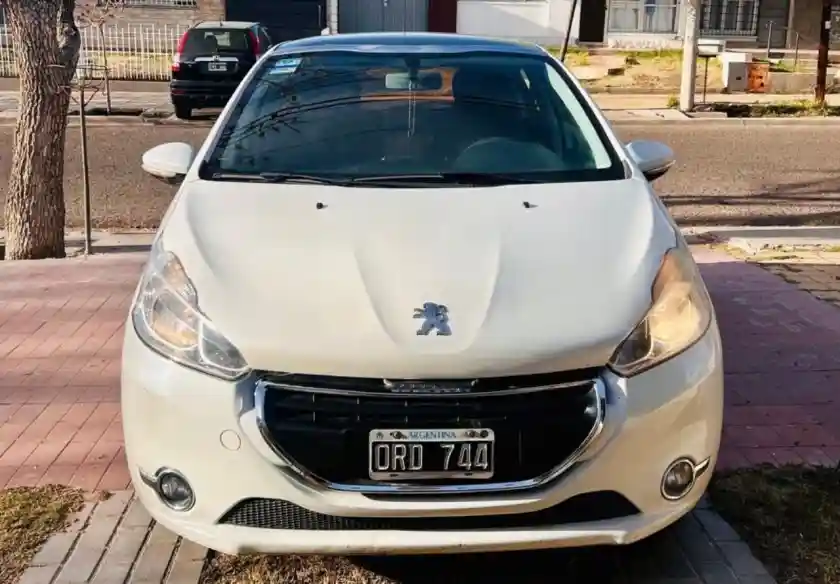 Peugeot 208  2015 - foto 1