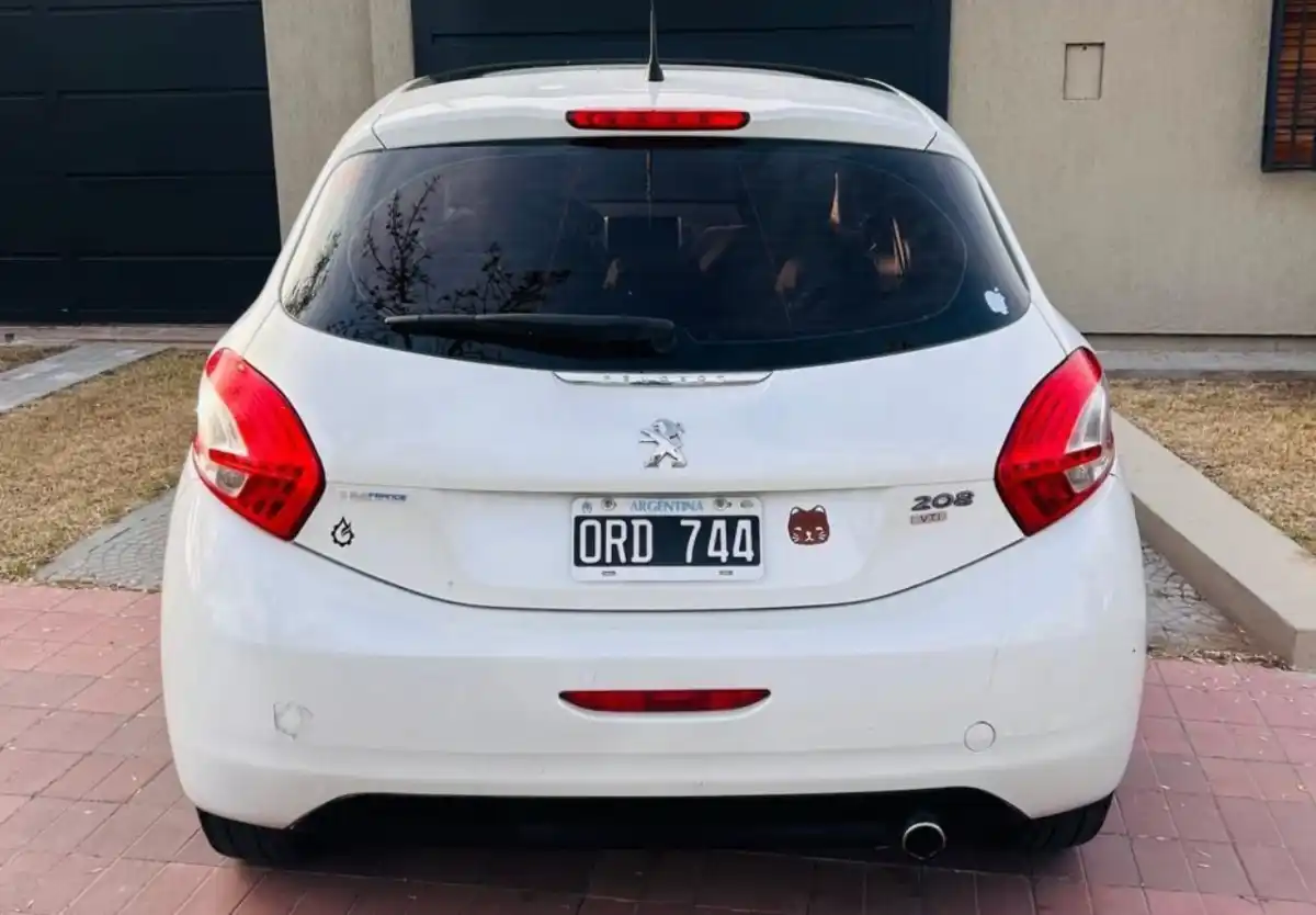 Peugeot 208  2015 - foto 2