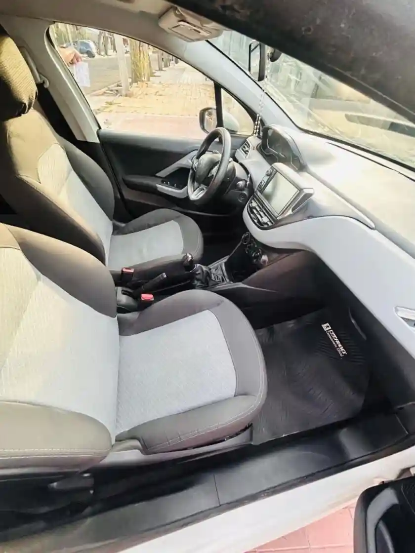 Peugeot 208  2015 - foto 3