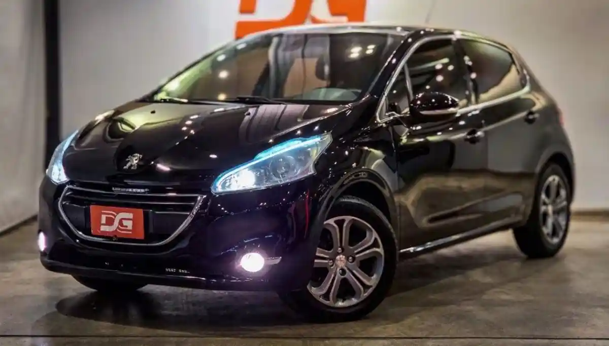 Peugeot 208  2014 - foto 1