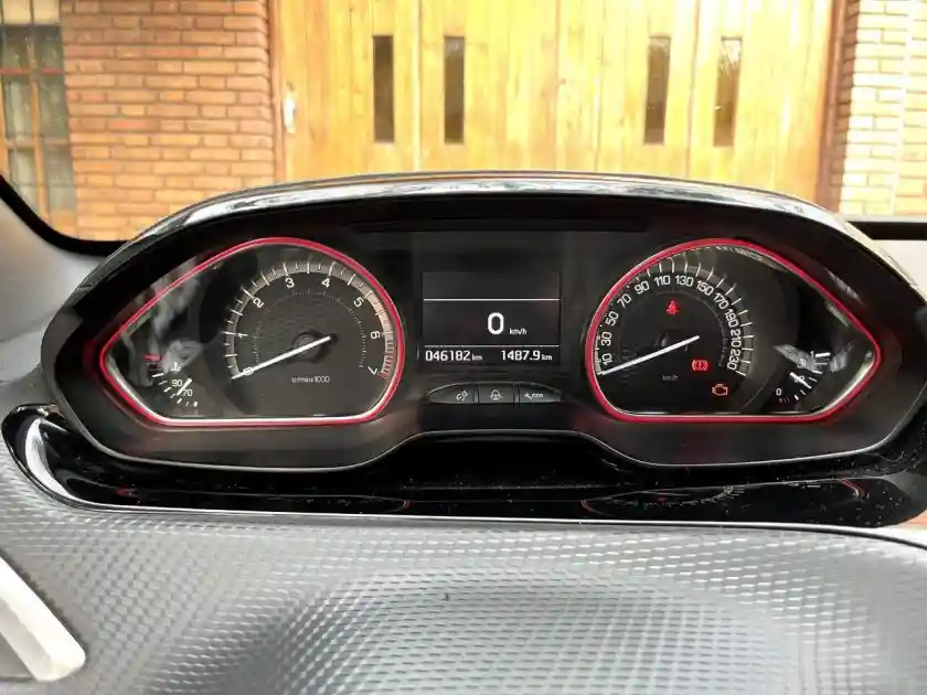 Peugeot 208  2018 - foto 4